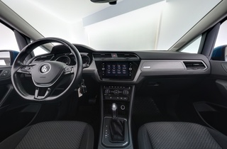 Volkswagen Touran vaihtoauto