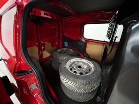 Ford Transit Courier vaihtoauto