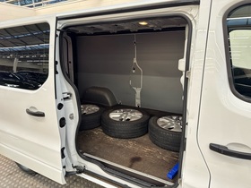 Opel Vivaro vaihtoauto