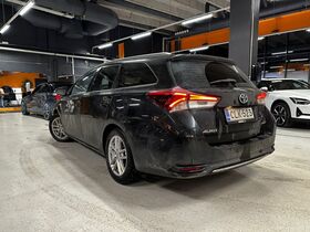 Toyota Auris vaihtoauto