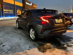 Toyota C-HR vaihtoauto