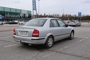 Mazda 323 vaihtoauto
