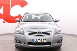 Toyota Avensis vaihtoauto