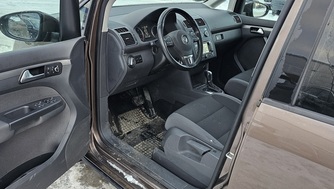 Volkswagen Touran vaihtoauto