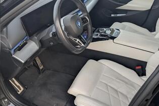 BMW i5 M60 vaihtoauto