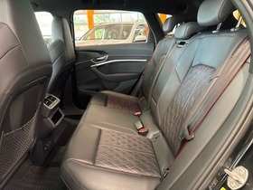 Audi Q8 e-tron vaihtoauto