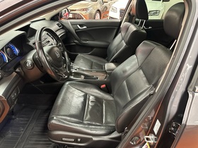 Honda Accord vaihtoauto