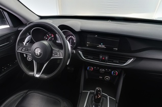 Alfa Romeo Stelvio vaihtoauto