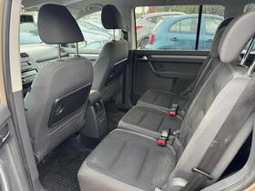 Volkswagen Touran vaihtoauto