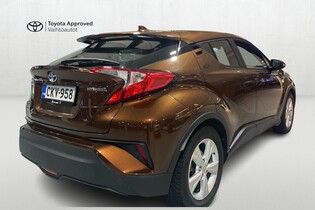 Toyota C-HR vaihtoauto