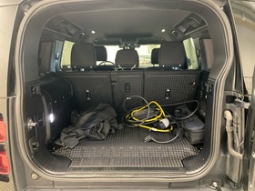 Land Rover Defender vaihtoauto