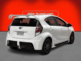 Toyota Aqua vaihtoauto