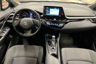 Toyota C-HR vaihtoauto