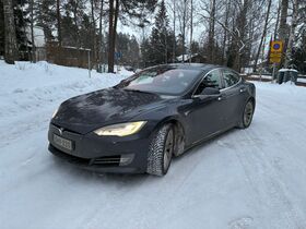 Tesla Model S vaihtoauto