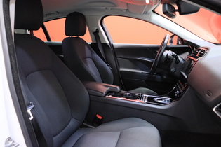 Jaguar XE vaihtoauto