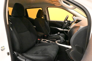 Nissan Navara vaihtoauto