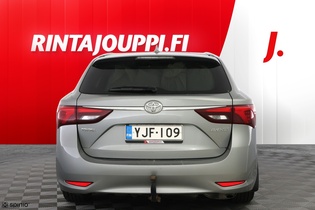 Toyota Avensis vaihtoauto