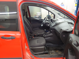 Ford Transit Courier vaihtoauto