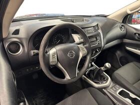 Nissan Navara vaihtoauto