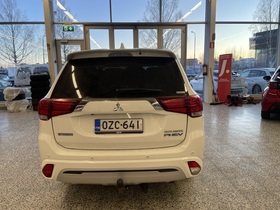 Mitsubishi Outlander PHEV vaihtoauto