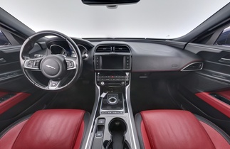 Jaguar XE vaihtoauto