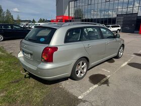 Toyota Avensis vaihtoauto