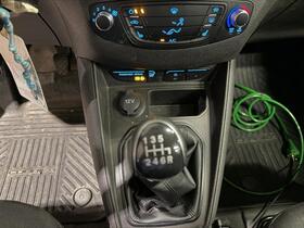 Ford Transit Courier vaihtoauto