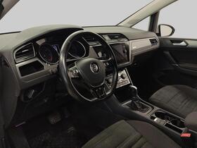 Volkswagen Touran vaihtoauto