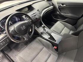 Honda Accord vaihtoauto