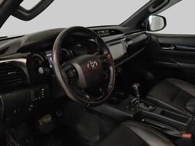 Toyota Hilux vaihtoauto