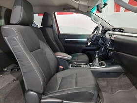 Toyota Hilux vaihtoauto