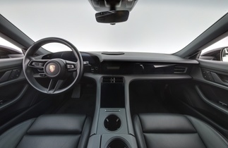 Porsche Taycan vaihtoauto