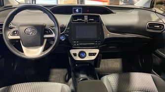 Toyota Prius PHEV vaihtoauto