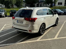 Mitsubishi Outlander PHEV vaihtoauto