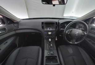 Nissan Skyline vaihtoauto