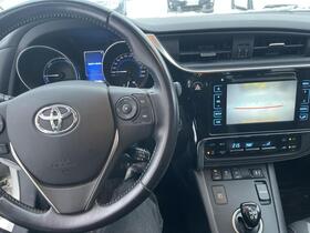 Toyota Auris vaihtoauto