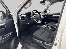 Toyota Hilux vaihtoauto