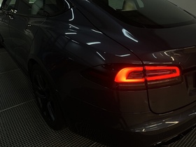 Tesla Model S vaihtoauto