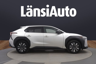 Toyota bZ4X vaihtoauto