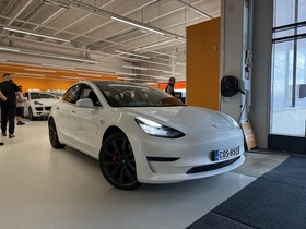 Tesla Model 3 vaihtoauto
