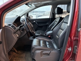 Volkswagen Touran vaihtoauto