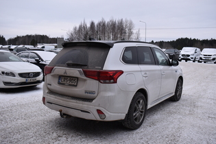 Mitsubishi Outlander PHEV vaihtoauto