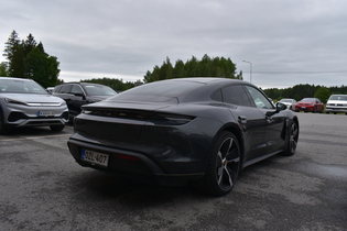 Porsche Taycan vaihtoauto