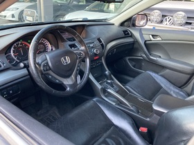 Honda Accord vaihtoauto