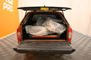 Nissan Navara vaihtoauto