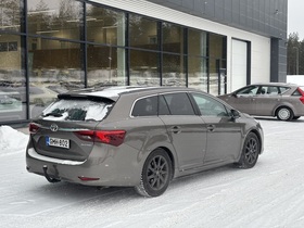 Toyota Avensis vaihtoauto