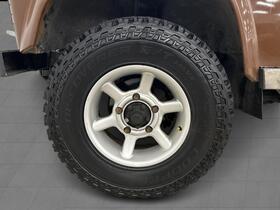 Land Rover Defender vaihtoauto