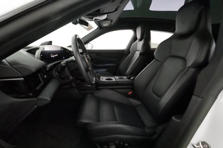 Porsche Taycan vaihtoauto
