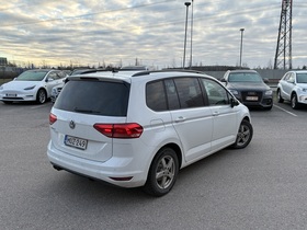 Volkswagen Touran vaihtoauto