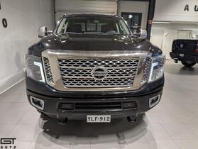 Nissan Titan vaihtoauto